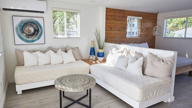 Living area - 6. Key Largo Waterfront Studio / Dock / Snorkel (Key Largo)