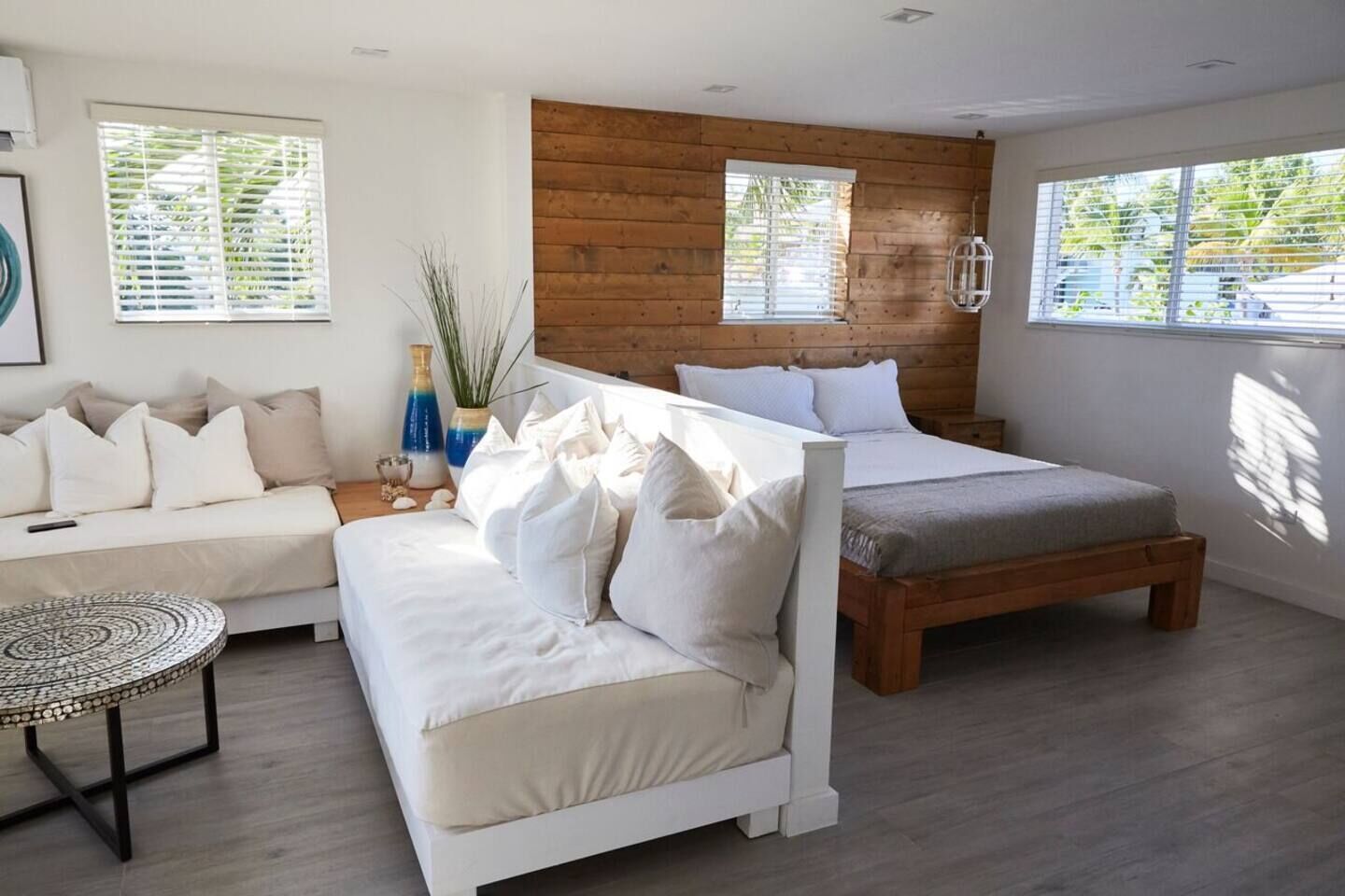 1 dormitorio, tabla de planchar con plancha, wifi y ropa de cama