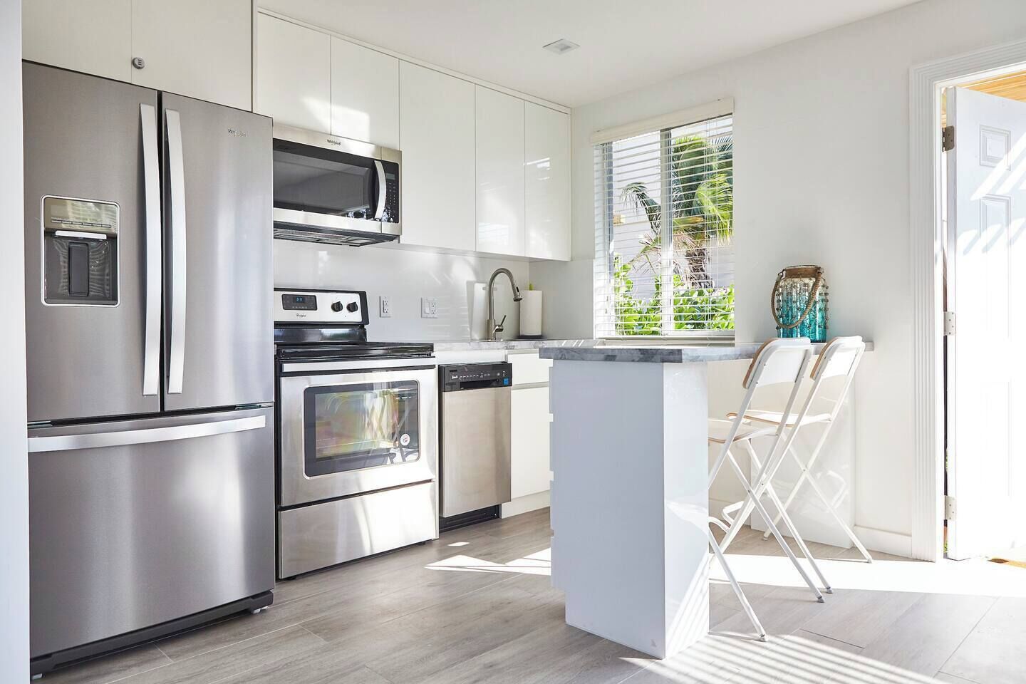 Refrigerador, microondas, horno, placa de cocina