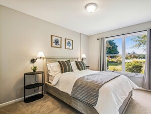 6 bedrooms, desk, iron/ironing board, free WiFi