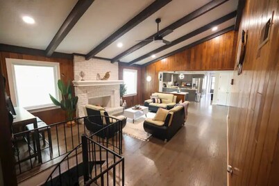 Luxury 5 bedroom home with Pool and 3 acers of private land.!