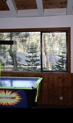 غرفة الألعاب