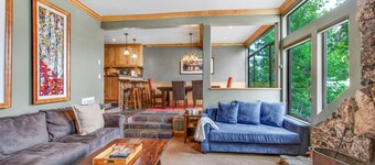 BEST Location | Walk To Canyon Lodge | Views | Spa