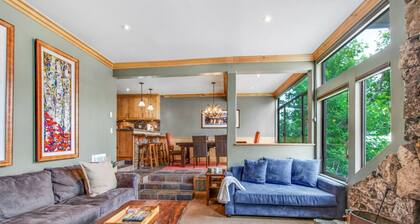 BEST Location | Walk To Canyon Lodge | Views | Spa