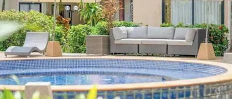 Innendørsbasseng og utendørsbasseng