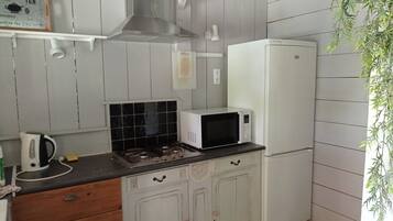 Refrigerador, microondas, horno, placa de cocina