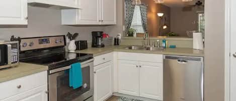 Cookware/dishes/utensils