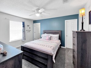 3 bedrooms, travel cot, free WiFi - The No Drama Llama Near the Beach! Family Vacation (Navarre)