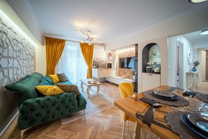 Smart TV - History Museum Apartment (Bucharest)