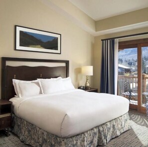 Tabla de planchar con plancha, wifi y ropa de cama 