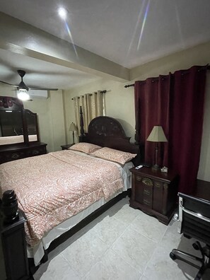 3 Schlafzimmer, Schreibtisch, Bügeleisen/Bügelbrett, kostenloses WLAN