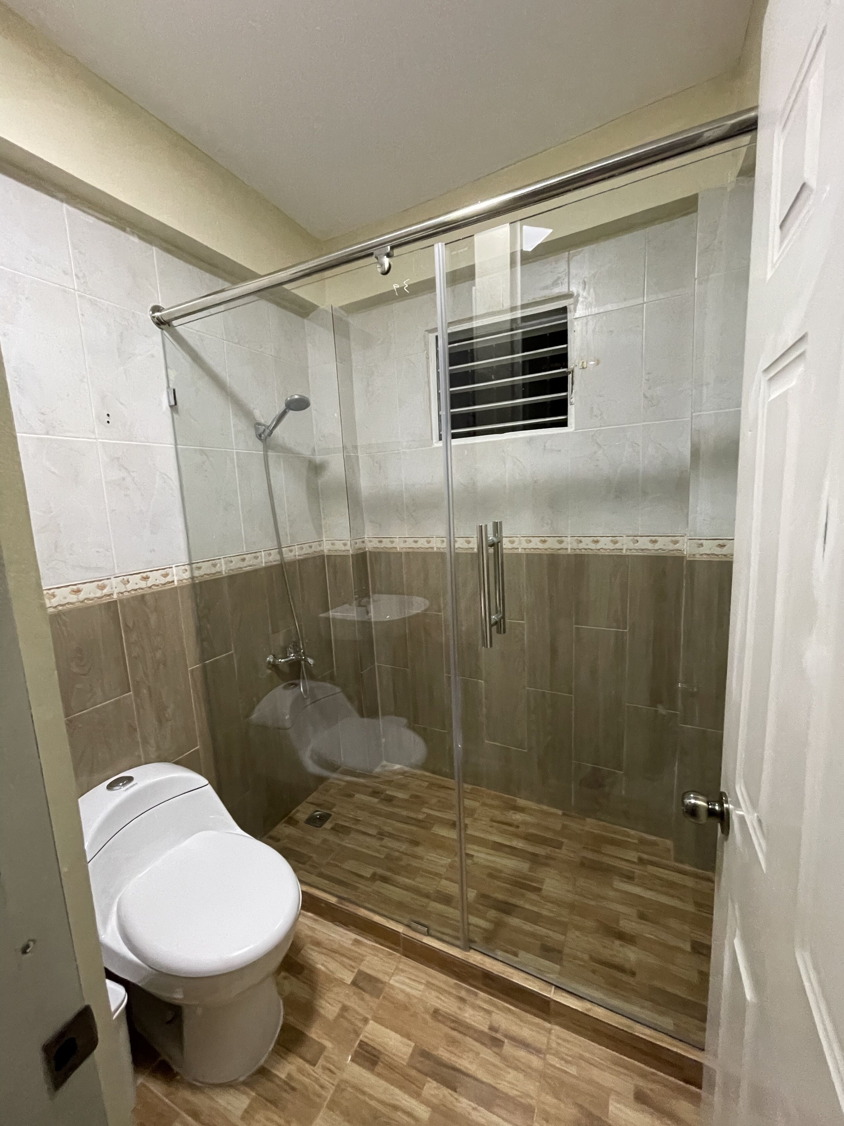 Hair dryer, bidet, towels, toilet paper