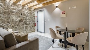 Superior Duplex | Living area - Olivia 1895 Apartments (Porto)