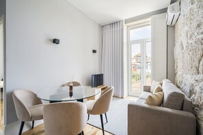 Apartamento standard | Área de estar | TV LCD