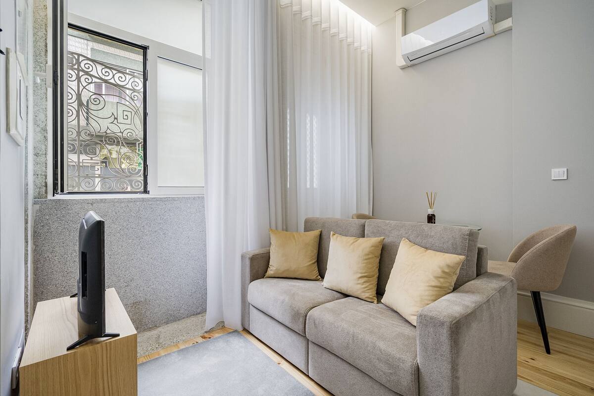 Basic-Apartment | Wohnbereich | LCD-Fernseher