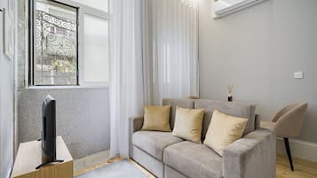 Basic Apartment | Living area | LCD TV