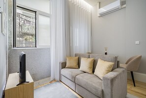 Basic Apartment | Living area | LCD TV