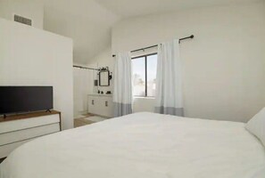 3 sovrum, skrivbord, strykjärn/strykbräda och gratis wi-fi