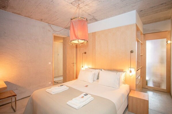 1 habitación, escritorio, tabla de planchar con plancha y wifi