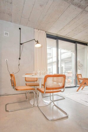 Dining - Liiiving in Porto - Bolhão Trendy Apartment II (Porto)