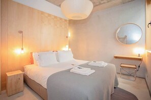 1 chambre, bureau, fer et planche à repasser, Wi-Fi