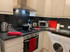 Refrigerador, microondas, horno, placa de cocina
