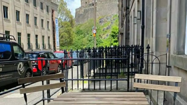 A street view with a historic castle in the background, a black metal fence, and a bench in the foreground. - Very central, next to the Castle with garden (Edinburgh)