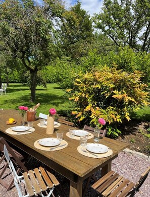 Outdoor dining