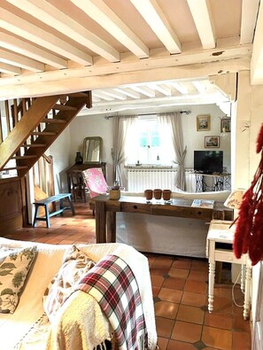 5 bedrooms, iron/ironing board, travel crib, WiFi