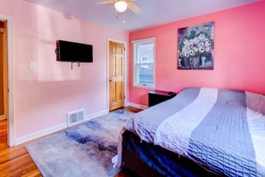 4 bedrooms, desk, iron/ironing board, free WiFi