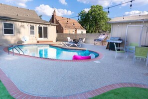 Outdoor pool, a heated pool - Luxury Bungalow Heated Pool + Sauna + Game Garage (Royal Oak)