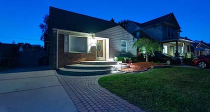 Home in Royal Oak w/ pool & sauna & dream garage