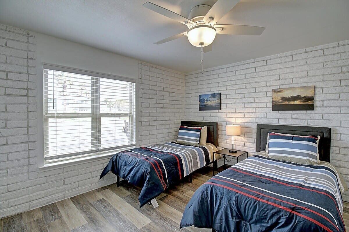 2 bedrooms, iron/ironing board, travel cot, WiFi