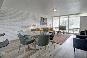 Interior - Happy While~Community Pool~Boardwalk Access (Port Aransas)
