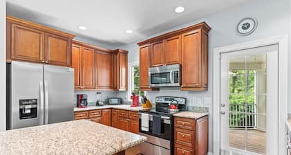 Gorgeous 4 bd home with elevator and EV charger- NO cleaning fee!