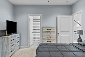 4 bedrooms, desk, iron/ironing board, free WiFi
