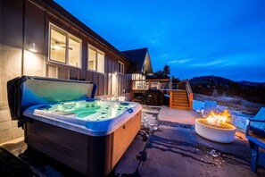 Terrace/patio - King & Q beds, views, hot tub, deck, grill (Estes Park)