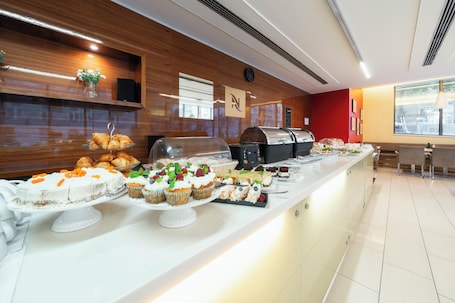 ๋งค์ผ ๋ทํ ์์นจ ์์ฌ(1์ธ๋น CZK 250)