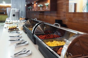 Buffet déjeuner servi tous les jours en supplément