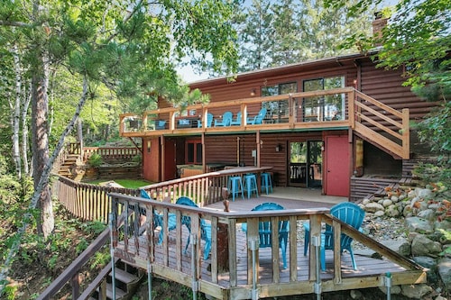 Moonlite Hideaway on Cross lake