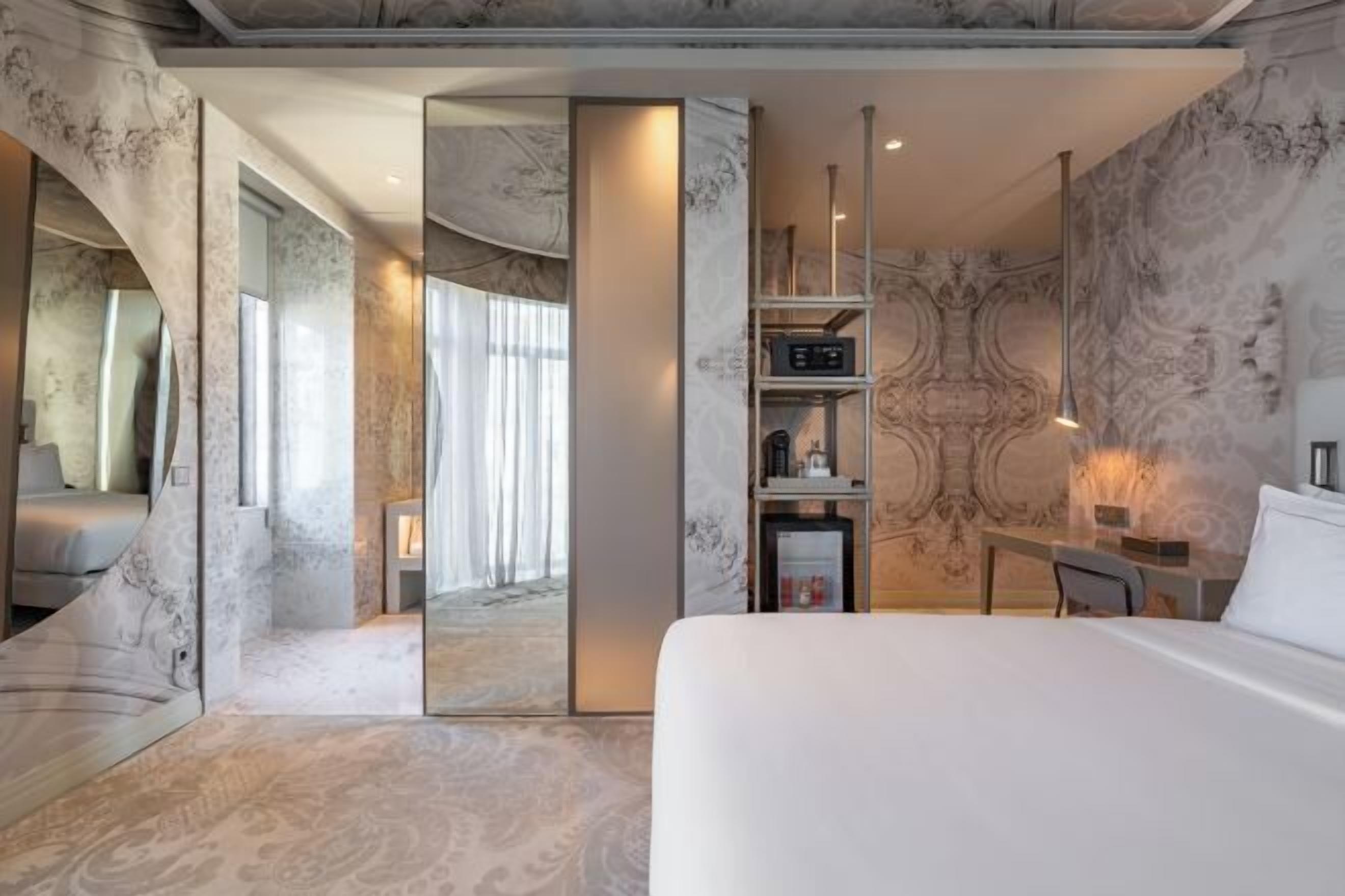 Minibar, desk, soundproofing, free WiFi