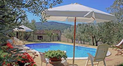 Typical farmhouse with private pool between Pisa and Siena