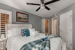 2 chambres, fer et planche à repasser, Wi-Fi gratuit, draps fournis