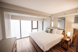 3 habitaciones, escritorio, tabla de planchar con plancha y wifi 