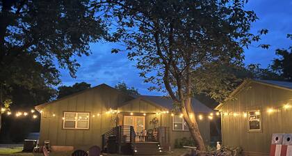 Relaxing Lake Texoma Stay, Walk to Community Beach