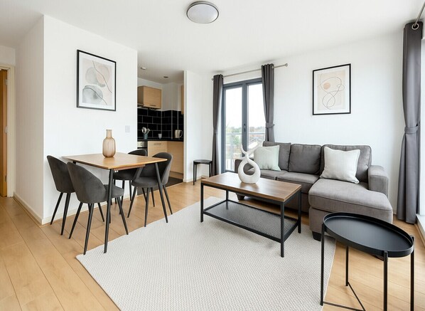 Smart TV - Elegant 2 Bedroom Flat in Colindale Area (London)