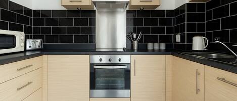 Fridge, microwave, stovetop, dishwasher