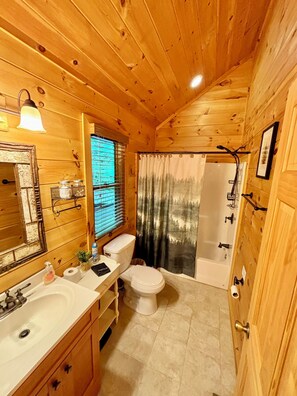 Combined shower/tub, towels, soap, shampoo