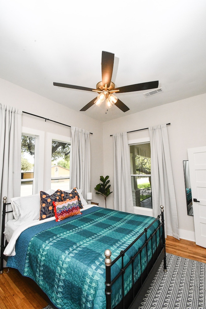 The Craftsman on Main Street Lockhart Vrbo