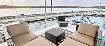 Houseboat **Casa Ocaso** on Beautiful Lake Travis